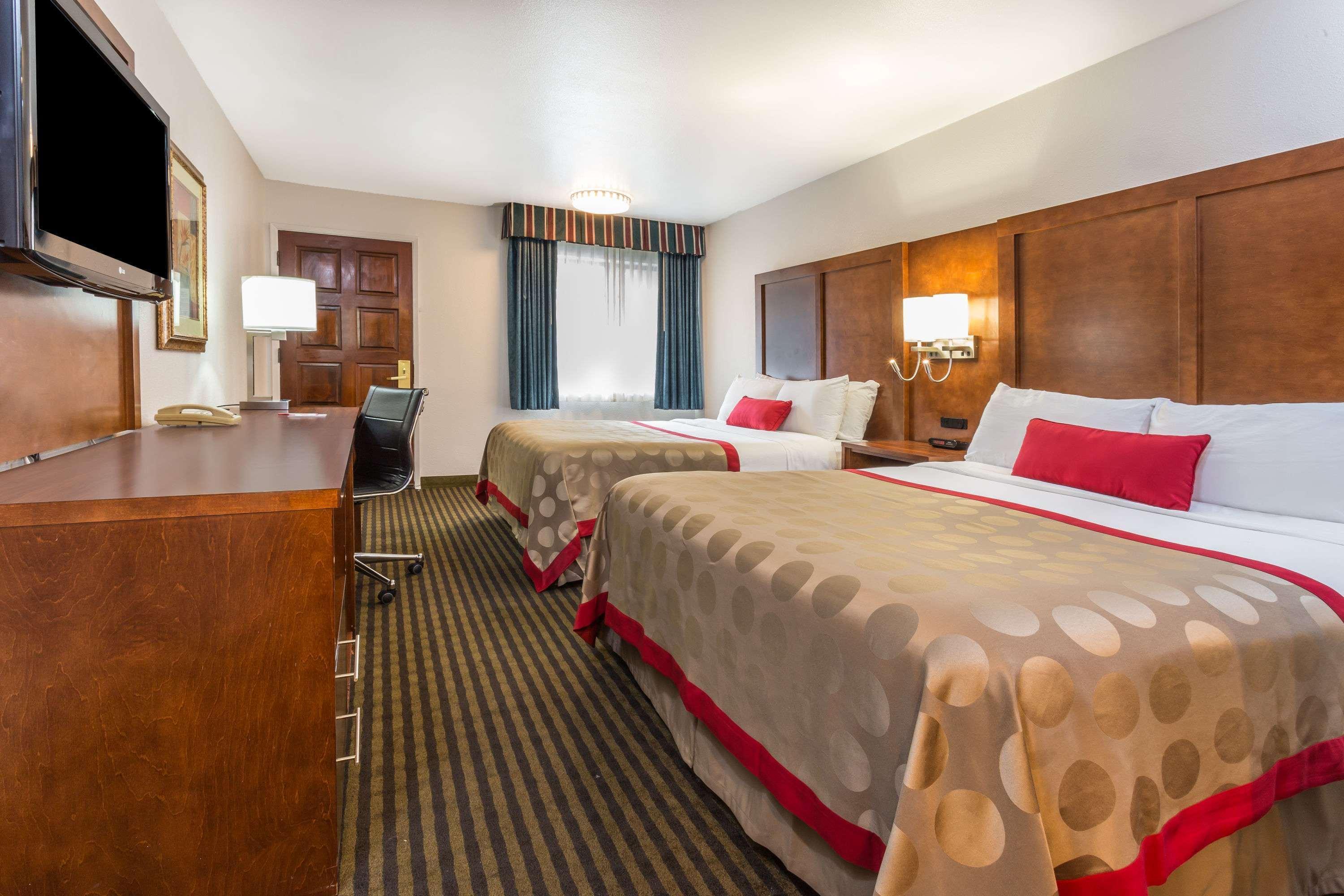Ramada By Wyndham Mountain View Hotel Exterior photo